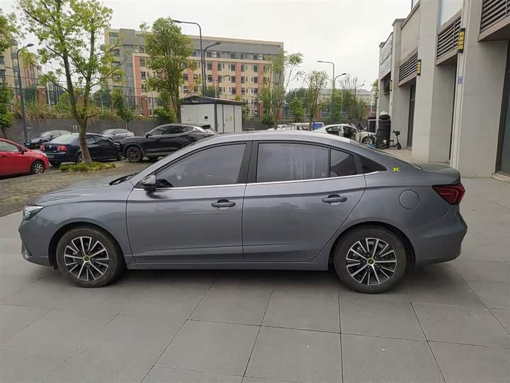 Фото 5 - Roewe i5