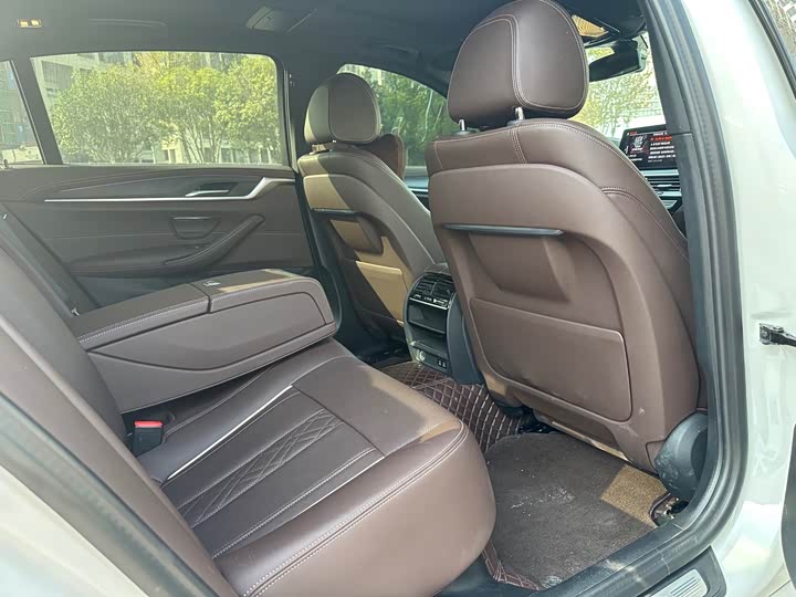 Фото 10 - BMW 5 Series