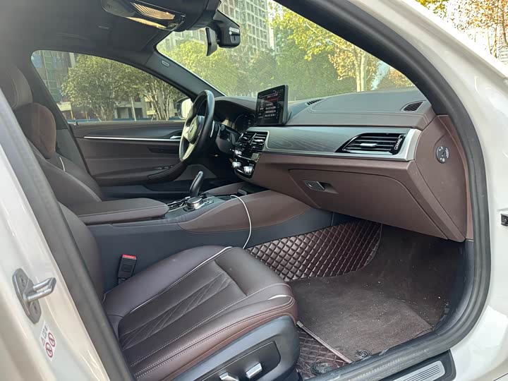 Фото 11 - BMW 5 Series