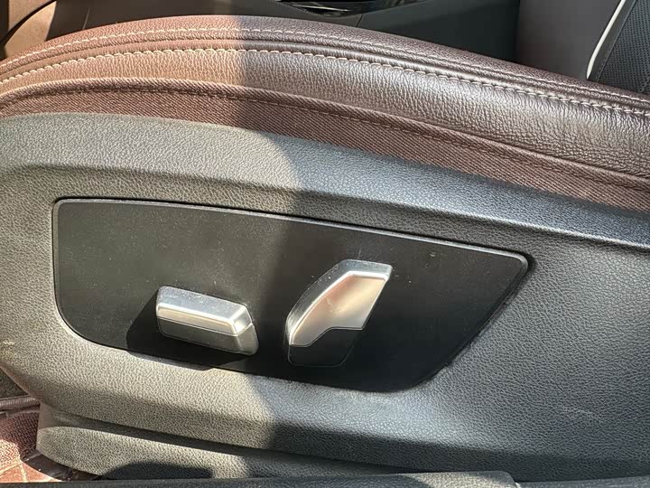 Фото 13 - BMW 5 Series