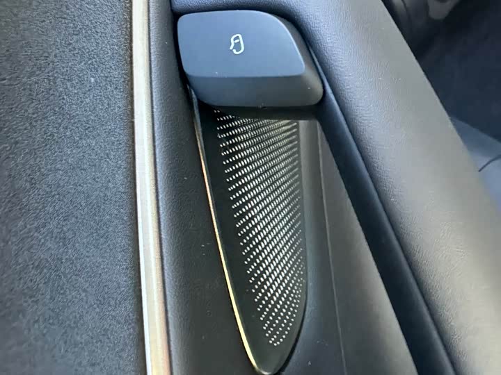 Фото 14 - Xiaomi SU7