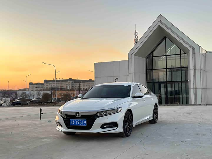 Фото 1 - Honda Accord