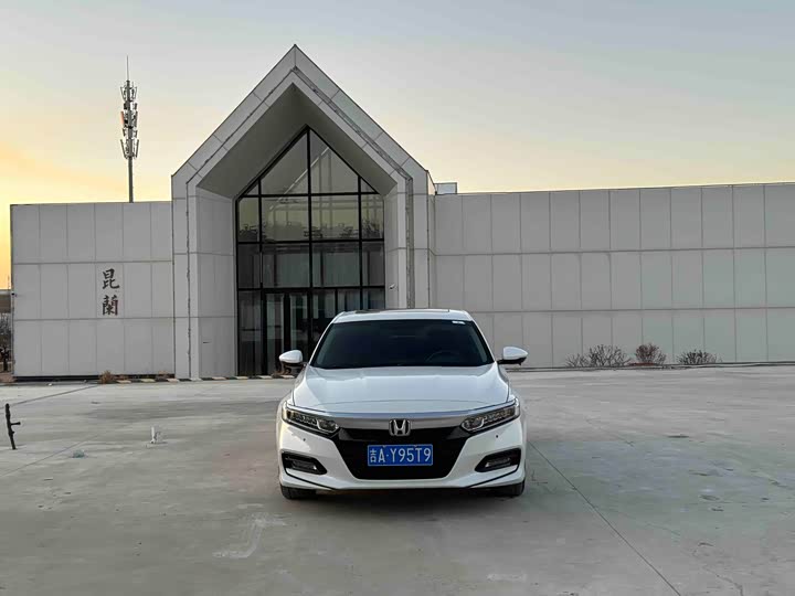 Фото 2 - Honda Accord