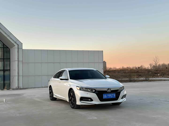 Фото 3 - Honda Accord