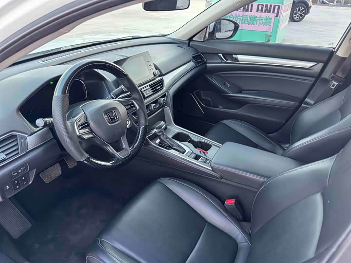 Фото 4 - Honda Accord