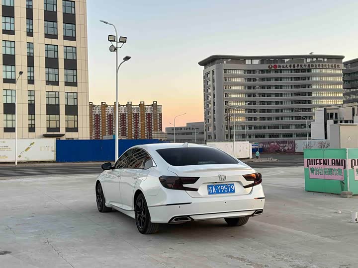 Фото 7 - Honda Accord