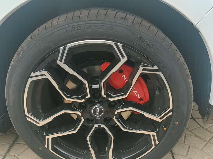 Фото 17 - Nissan N7