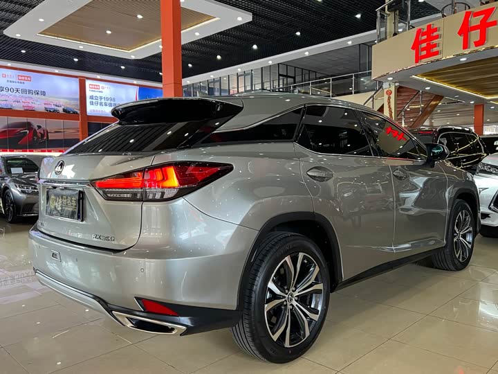 Фото 5 - Lexus RX