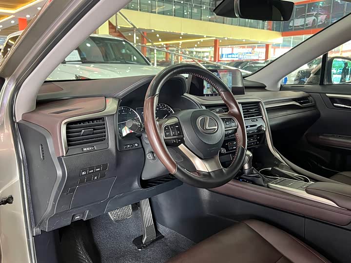 Фото 7 - Lexus RX