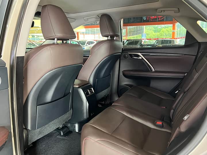 Фото 8 - Lexus RX