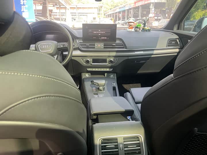 Фото 10 - Audi Q5L