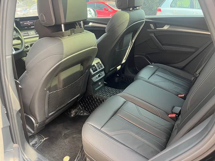 Фото 9 - Audi Q5L