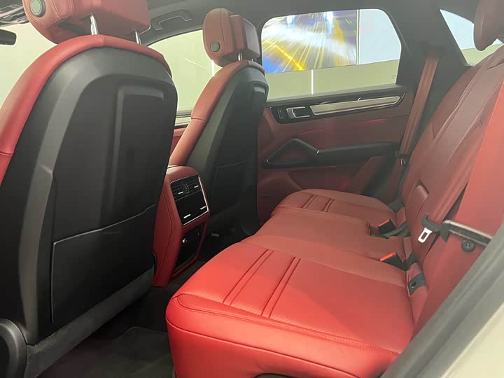 Фото 10 - Porsche Cayenne