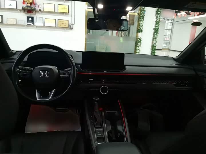 Фото 10 - Honda Accord