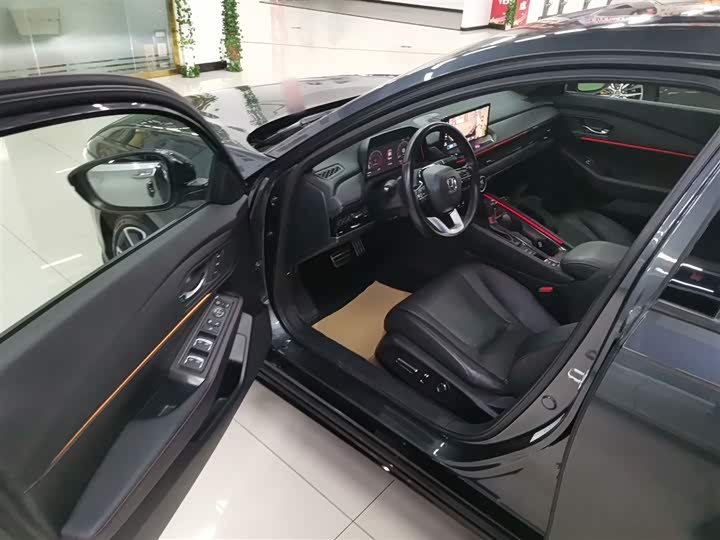 Фото 16 - Honda Accord