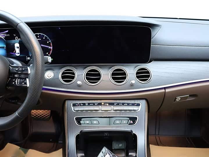 Фото 6 - Mercedes-Benz E-Class