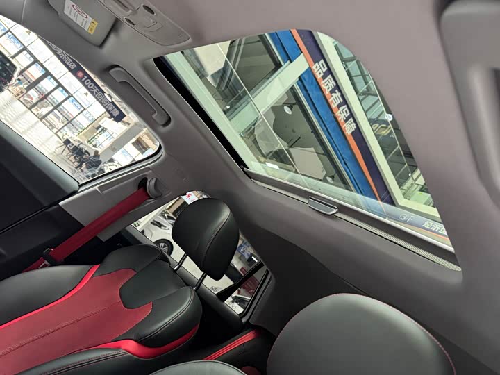 Фото 13 - Audi Q2L