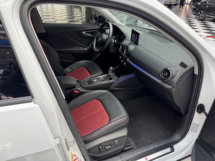 Фото 19 - Audi Q2L