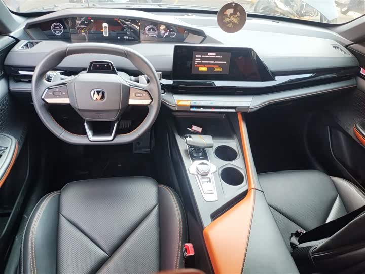 Фото 10 - Changan UNI-V