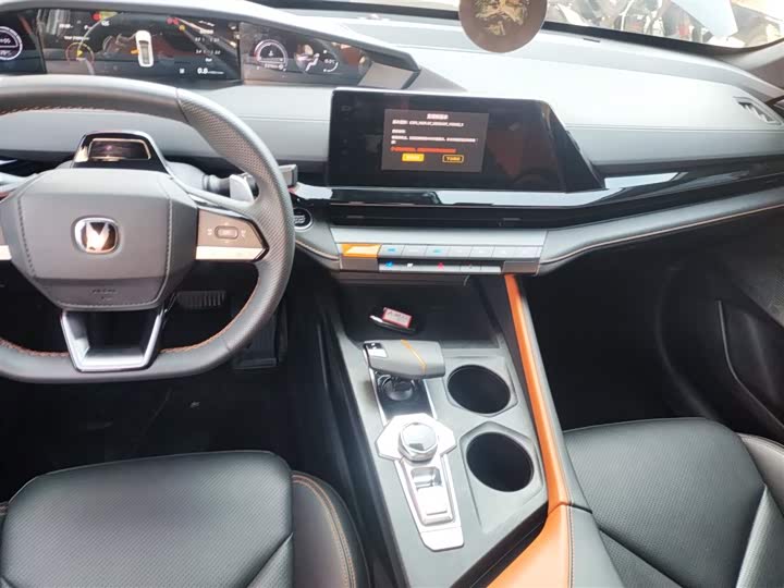 Фото 13 - Changan UNI-V