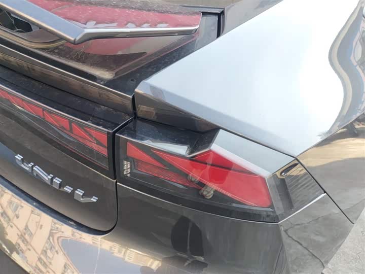 Фото 8 - Changan UNI-V