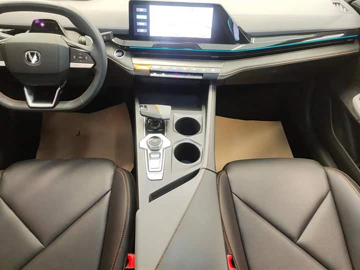 Фото 16 - Changan UNI-V