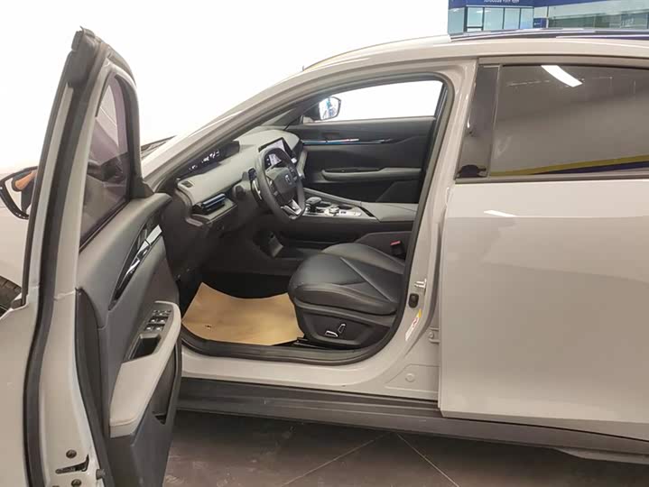 Фото 9 - Changan UNI-V