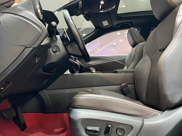 Фото 11 - Lexus RX