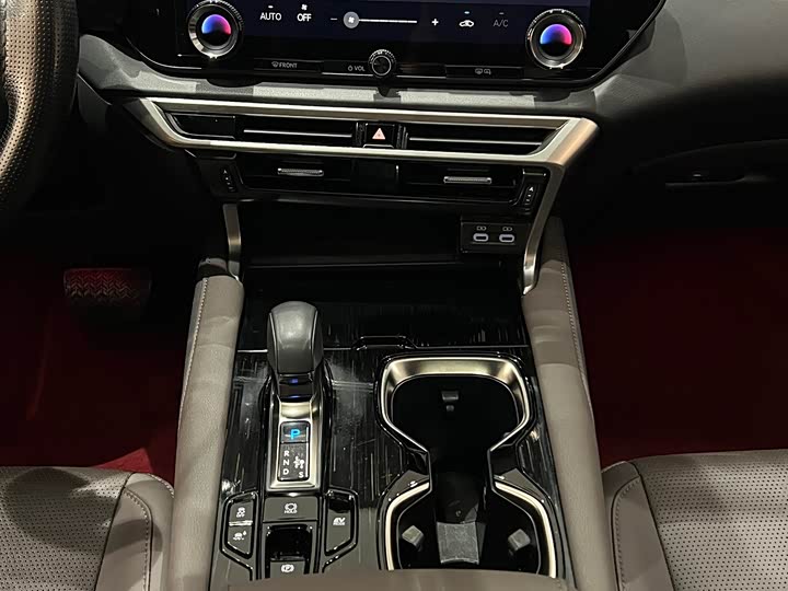 Фото 17 - Lexus RX