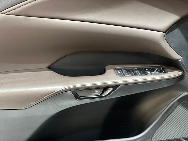 Фото 9 - Lexus RX