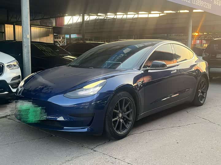Фото 1 - Tesla Model 3