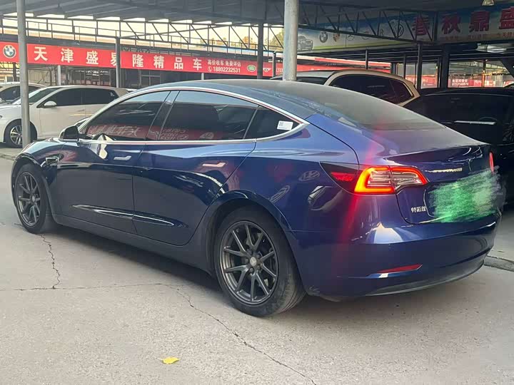 Фото 2 - Tesla Model 3