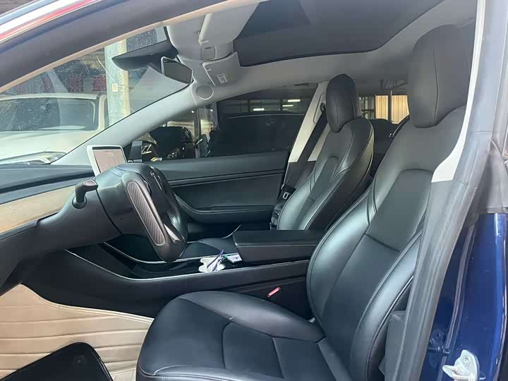 Фото 3 - Tesla Model 3