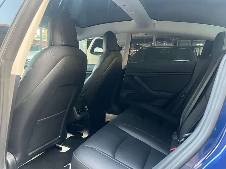 Фото 4 - Tesla Model 3