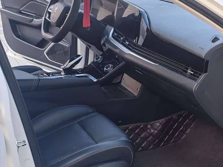 Фото 10 - Bestune B70