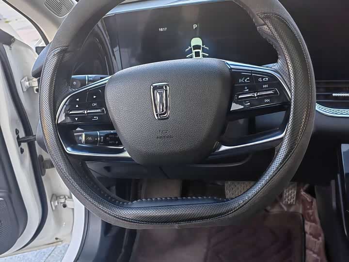 Фото 13 - Bestune B70