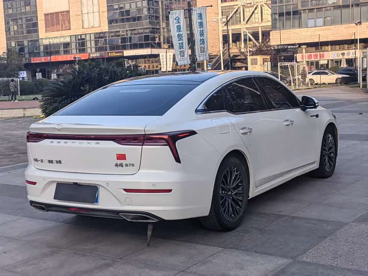 Фото 6 - Bestune B70