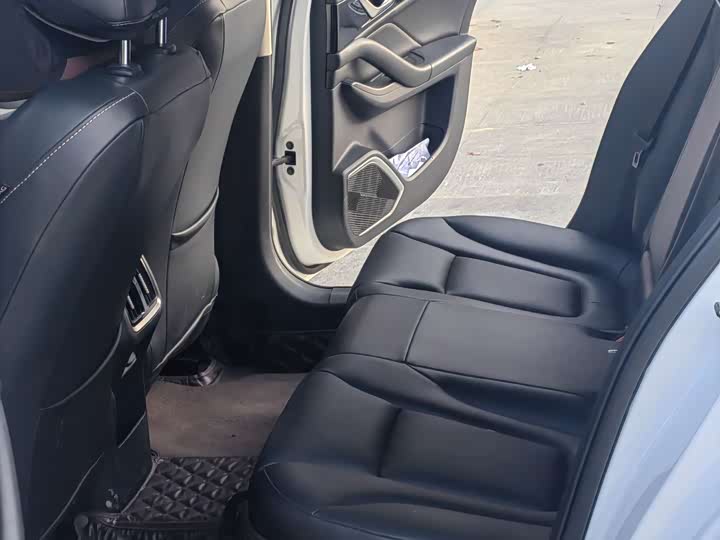 Фото 8 - Bestune B70