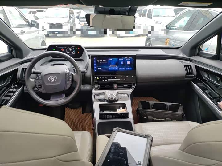 Фото 10 - Toyota bZ4X