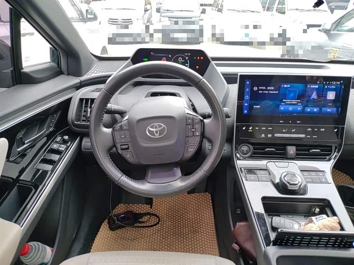 Фото 11 - Toyota bZ4X