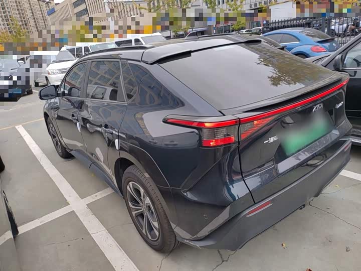 Фото 5 - Toyota bZ4X