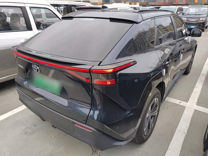 Фото 7 - Toyota bZ4X