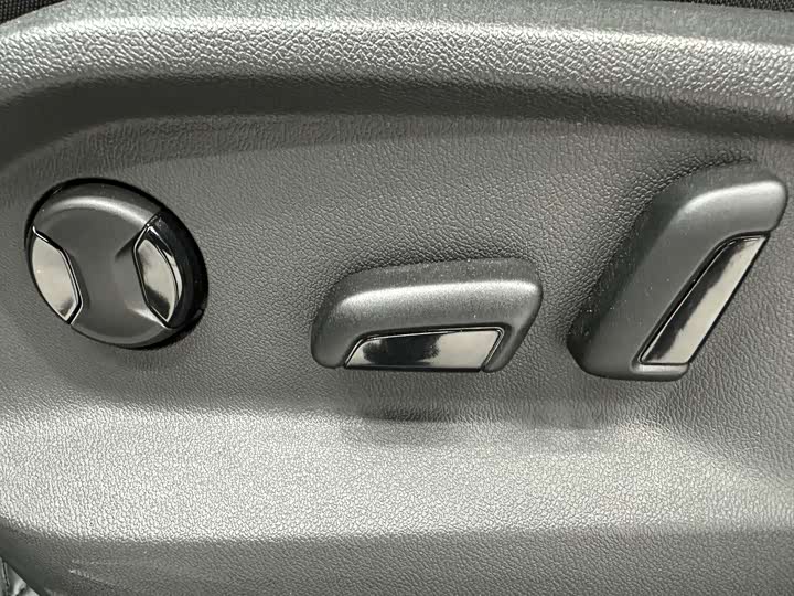 Фото 12 - Volkswagen T-Roc