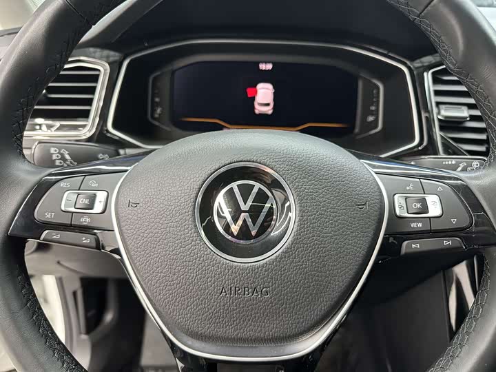 Фото 13 - Volkswagen T-Roc