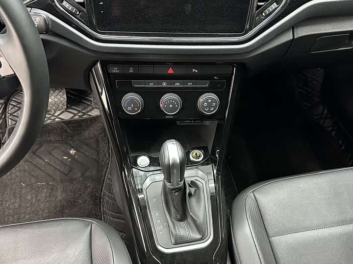 Фото 14 - Volkswagen T-Roc