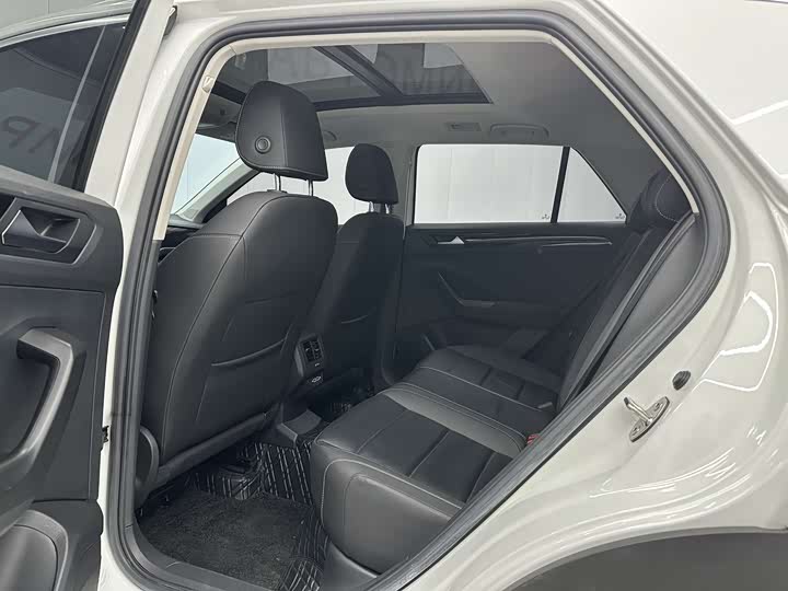 Фото 5 - Volkswagen T-Roc