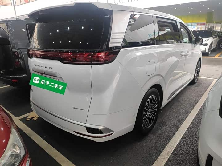 Фото 7 - Denza D9