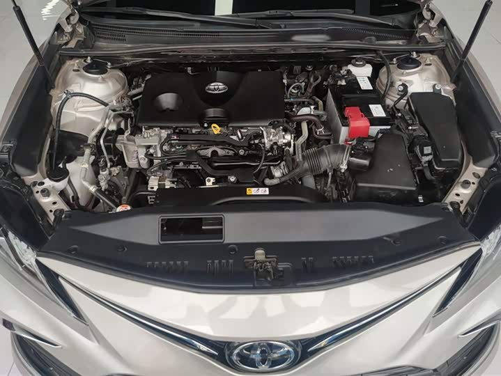 Фото 10 - Toyota Camry