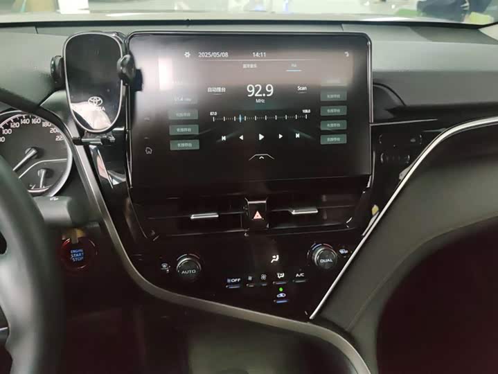 Фото 13 - Toyota Camry