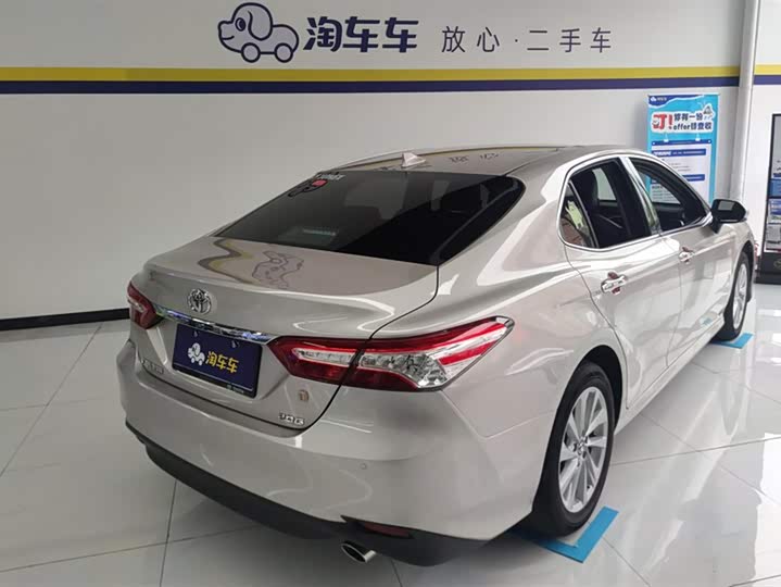 Фото 3 - Toyota Camry
